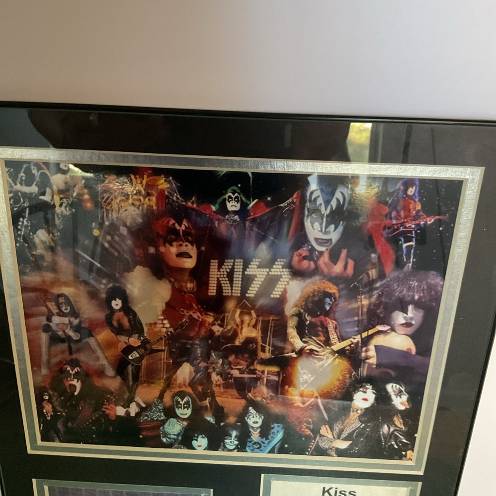 KISS FRAMED PHOTO COLLAGE 11x14