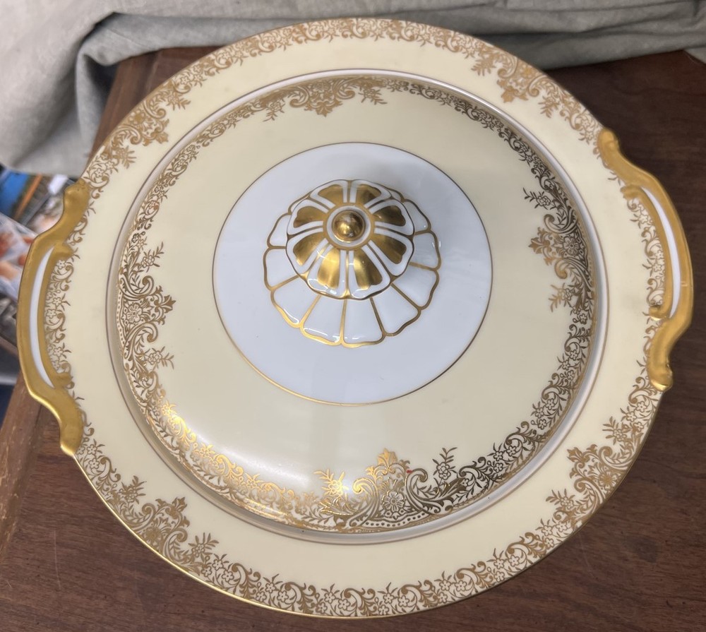 Noritake Galavan Covered Vegetable Bowl 10"