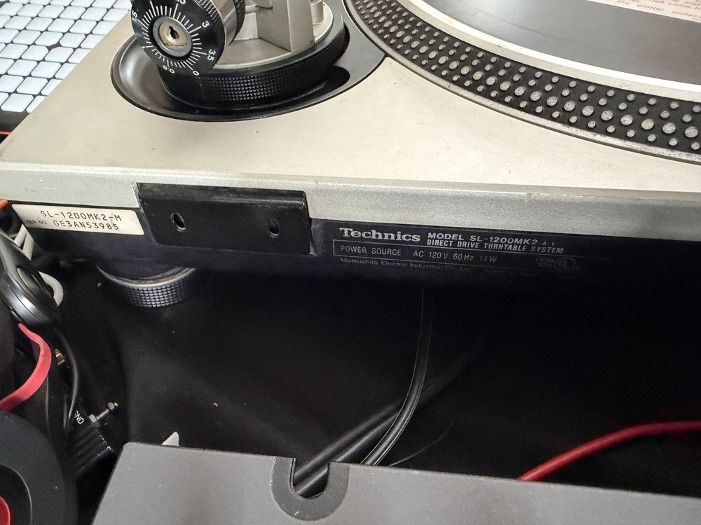 Technics 1200 MK2 Turntable Functional