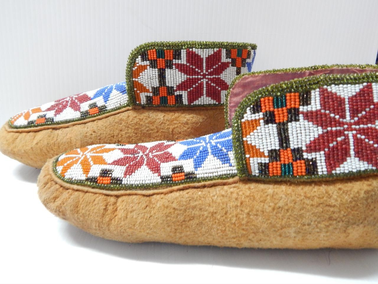 VINTAGE 1930s CREE INDIAN BEADED MOCCASINS ON MOOSE HIDE - MINT - NVR WORN