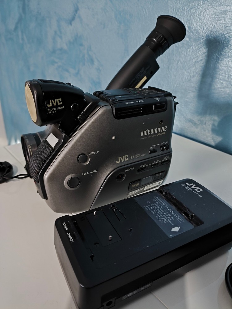 JVC GR-AX10 Camcorder