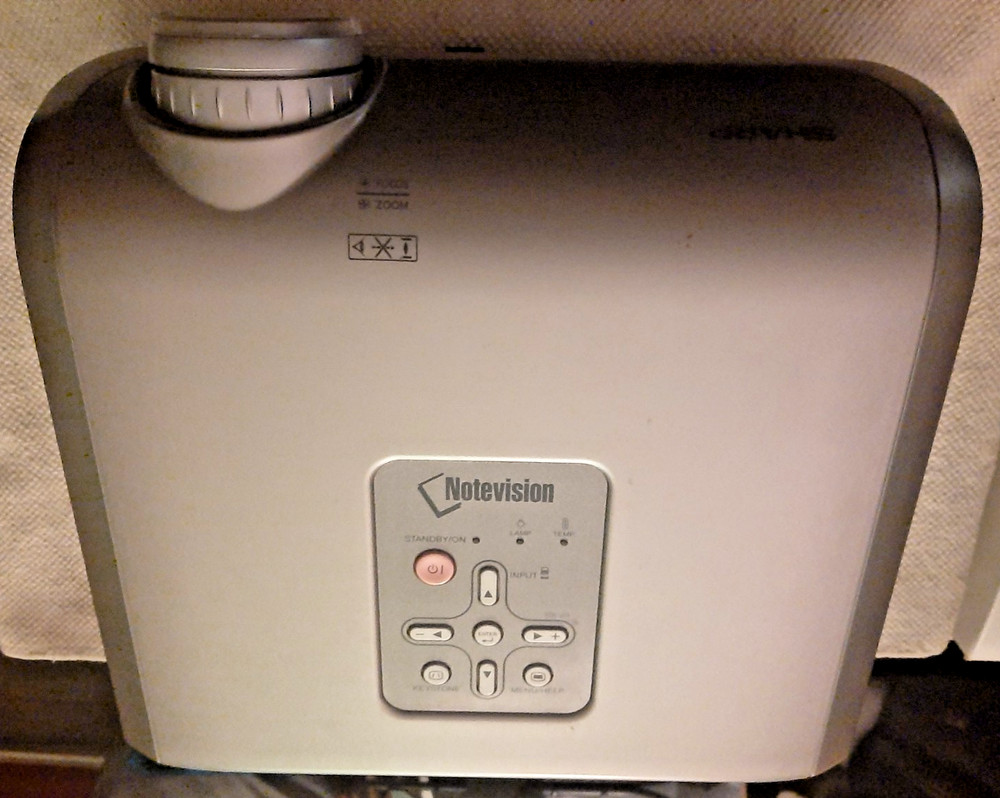 Sharp Notevision XR-10X Multimedia Projector with Leather Carrying Case