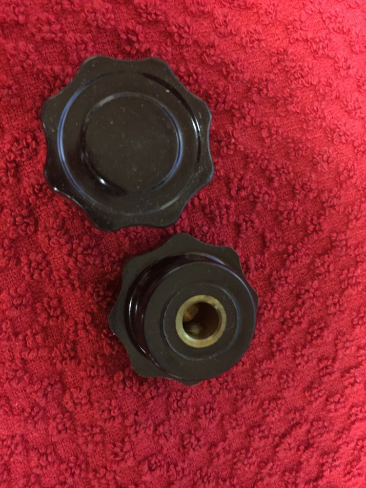 S-308-3-40018 KNOBS  HAS SET SCREW  2 PCS