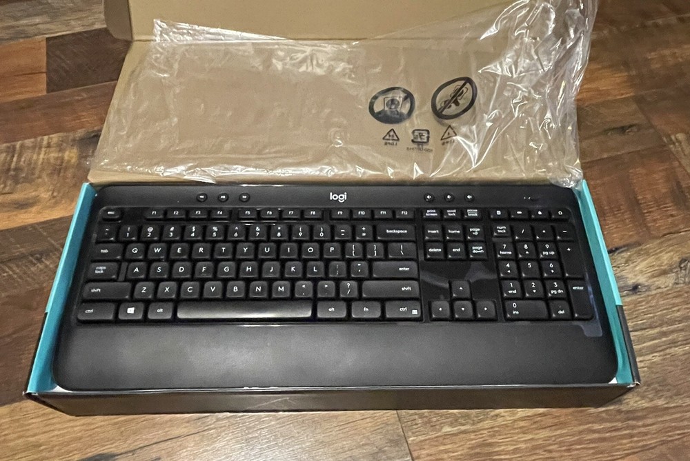 Logitech Advanced Wireless Keyboard and Mouse Combo ** SEE DESCRIPTION