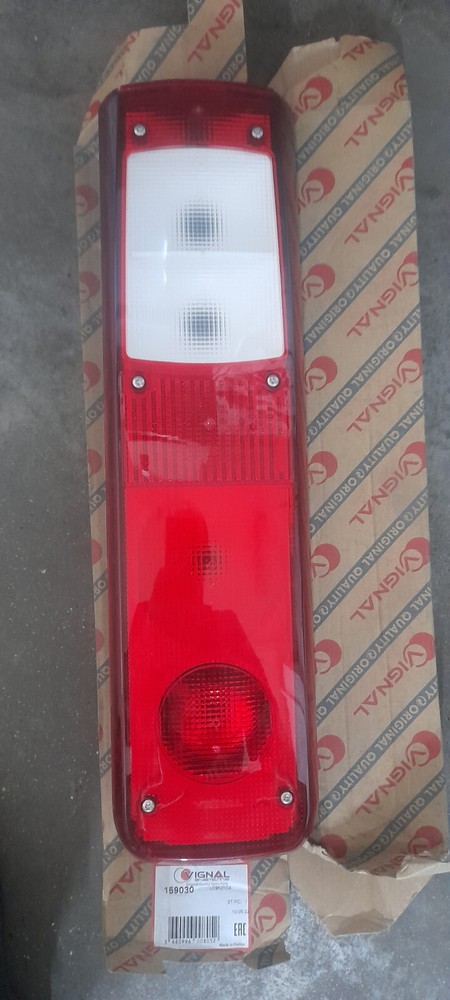 159030 VIGNAL REAR TAIL LIGHT LAMP UNIT COMBINATION