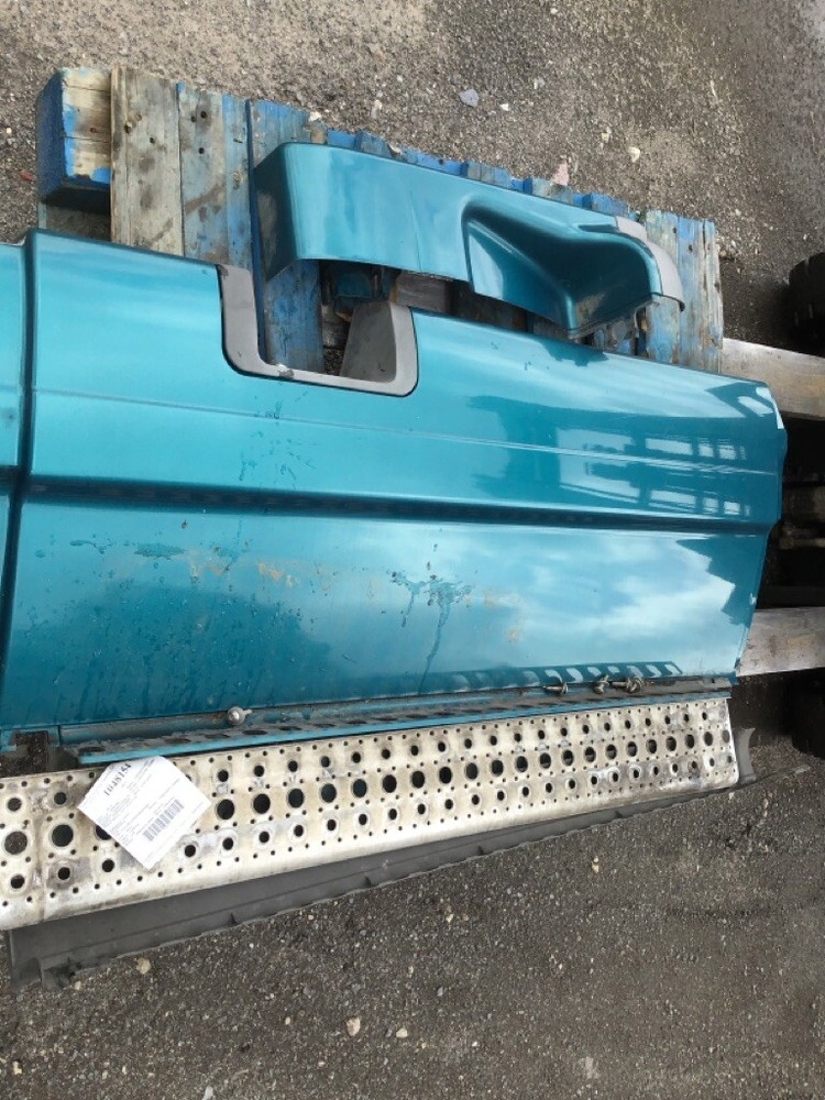 FREIGHTLINER CASCADIA Skirt