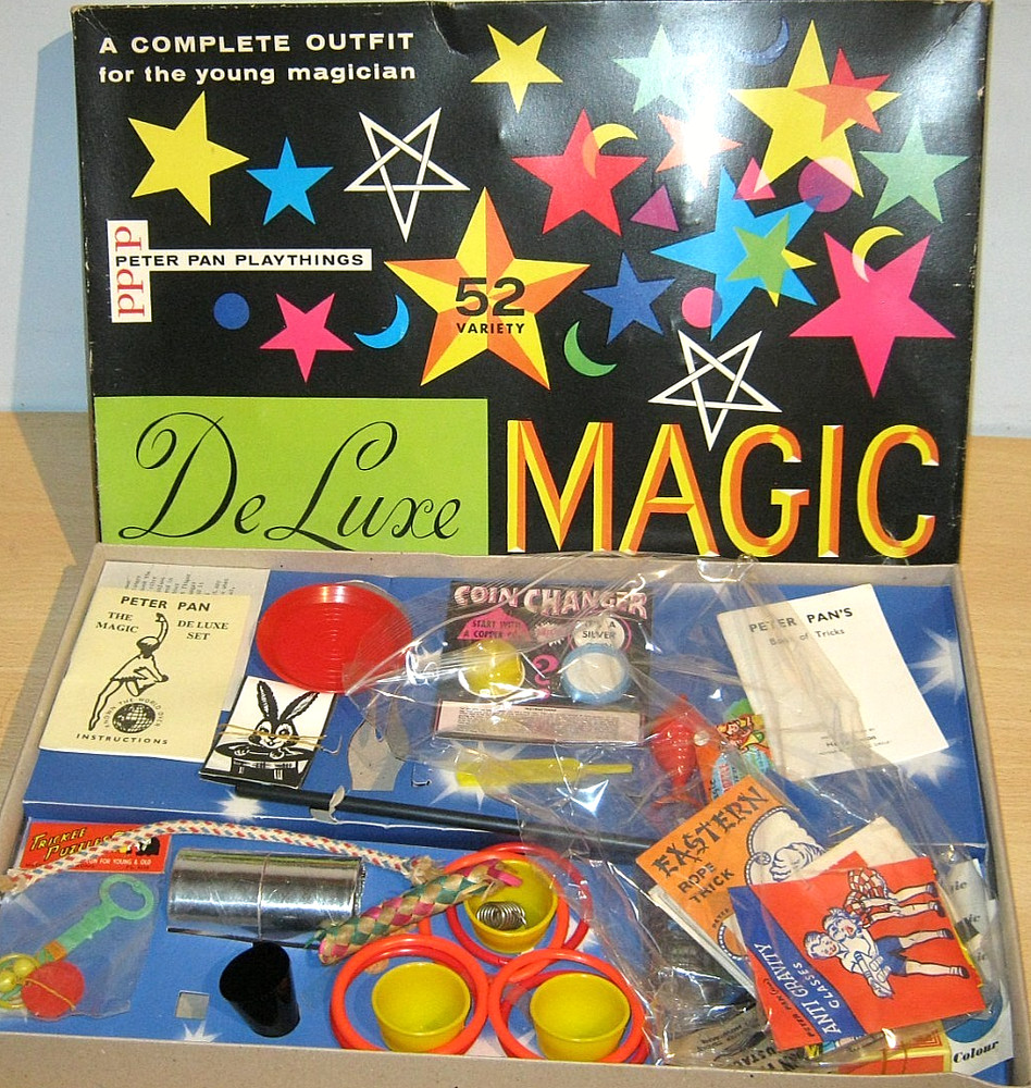 Vintage DE LUXE MAGIC Set by PETER PAN - OLD