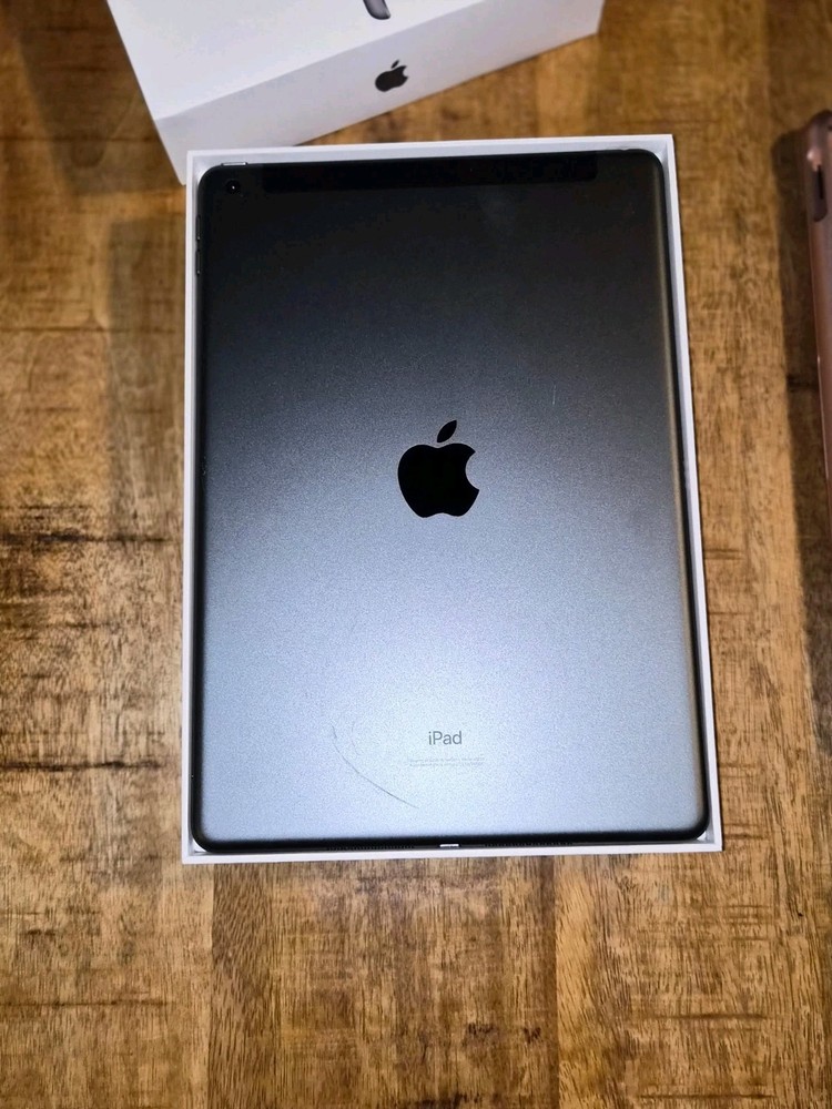 Apple Tablet 9th Generation 10.2 with Keyboard Folio** Open Box