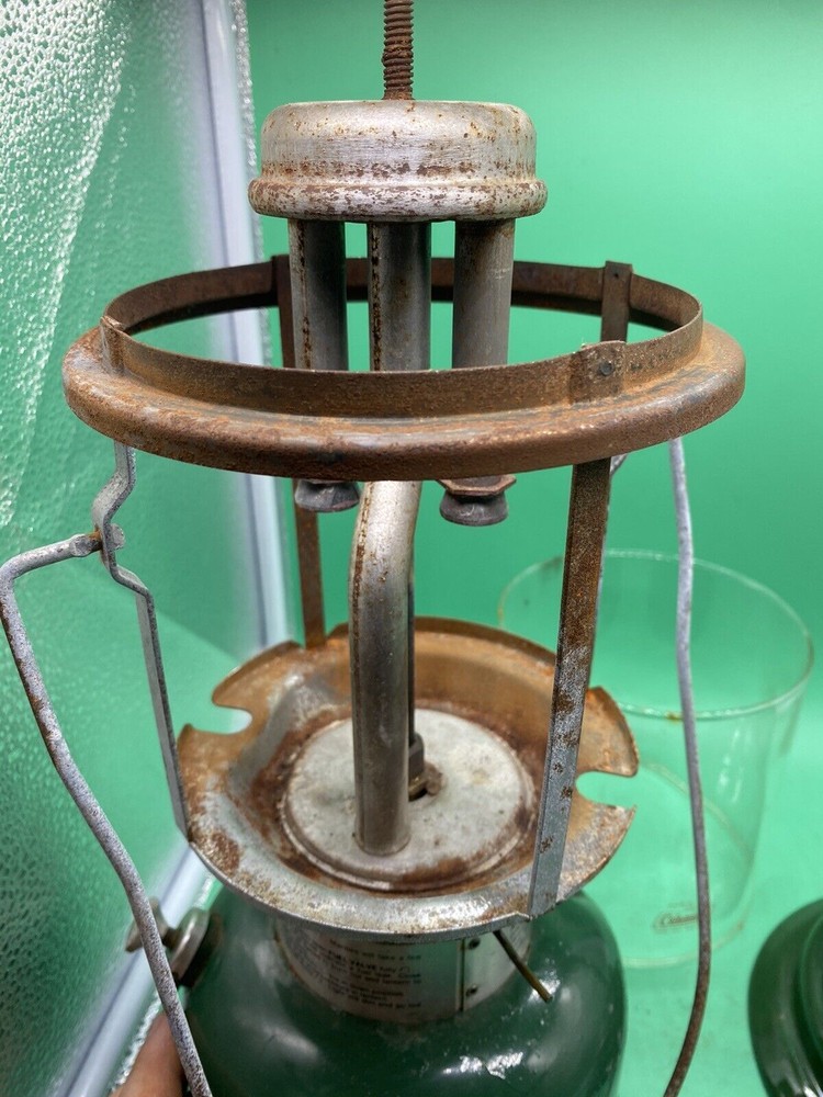 Vintage Coleman Dated 5/82 Double Mantle Lantern Model 220K