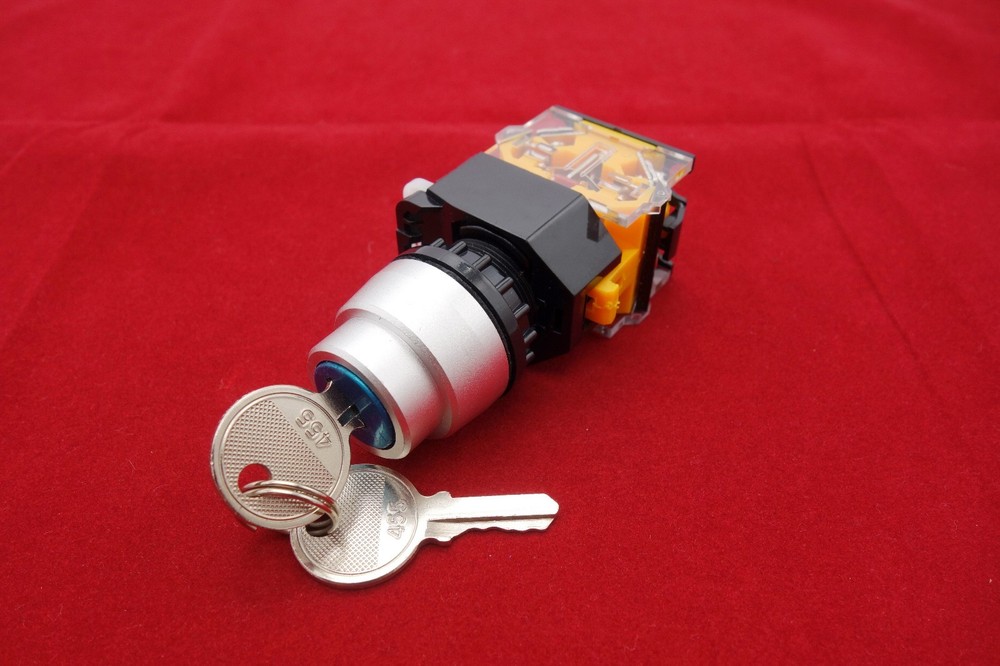 1PC Cutout 22MM Key Selector Switch 3 Position Maintained select switch LAY39