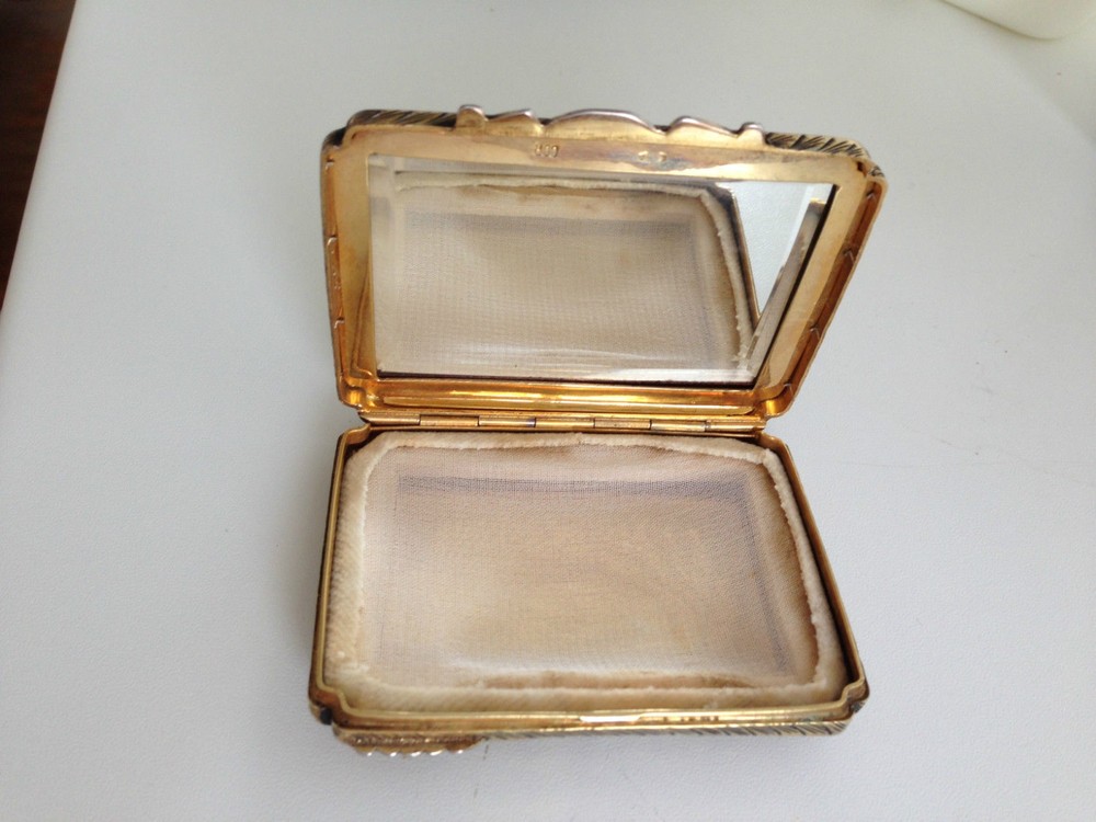 A STUNNING ANTIQUE SOLID SILVER 800 LOVELY ENAMELED AND ENGRAVED COMPACT
