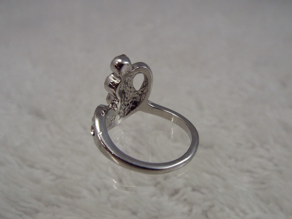 Silvertone Rhinestone Ring ~ Size 5 (D19)