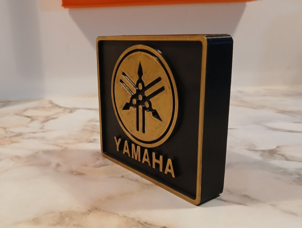 YAMAHA self standing logo