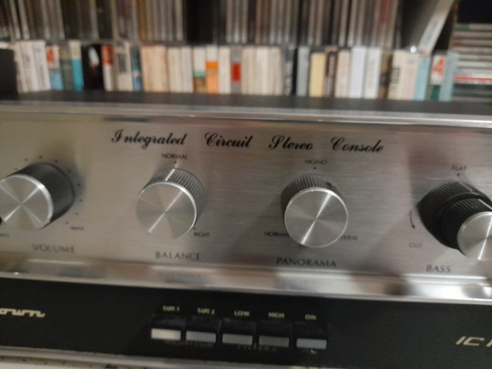 CROWN POWER PREAMPLIFIER AND FINAL MOD. IC 150 E DC 300A BLACK.