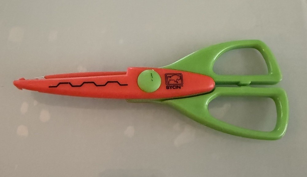BYCIN Decorative Paper Edging Craft Scissors - Square Wave Pattern