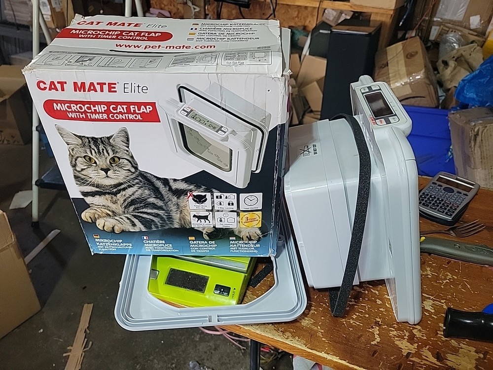 Cat Mate Elite Microchip/ID Disk Cat Flap Timer Control EUC