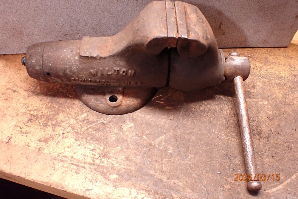 OLDER WILTON BULLET BENCH VISE FUNCTIONAL BUT HAS ISSUES