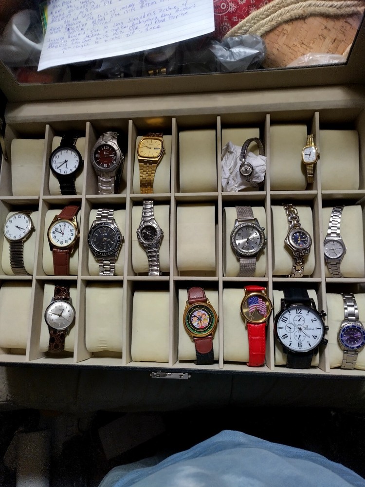 Collection Of 17 Watches (Vintage) List In Description