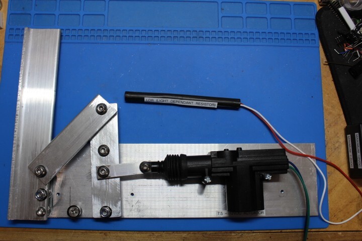 12V-2A SOLENOID CONTROLLER- SINGLE PULSE @ DUSK AND REVERSE SINGLE PULSE @ DAWN