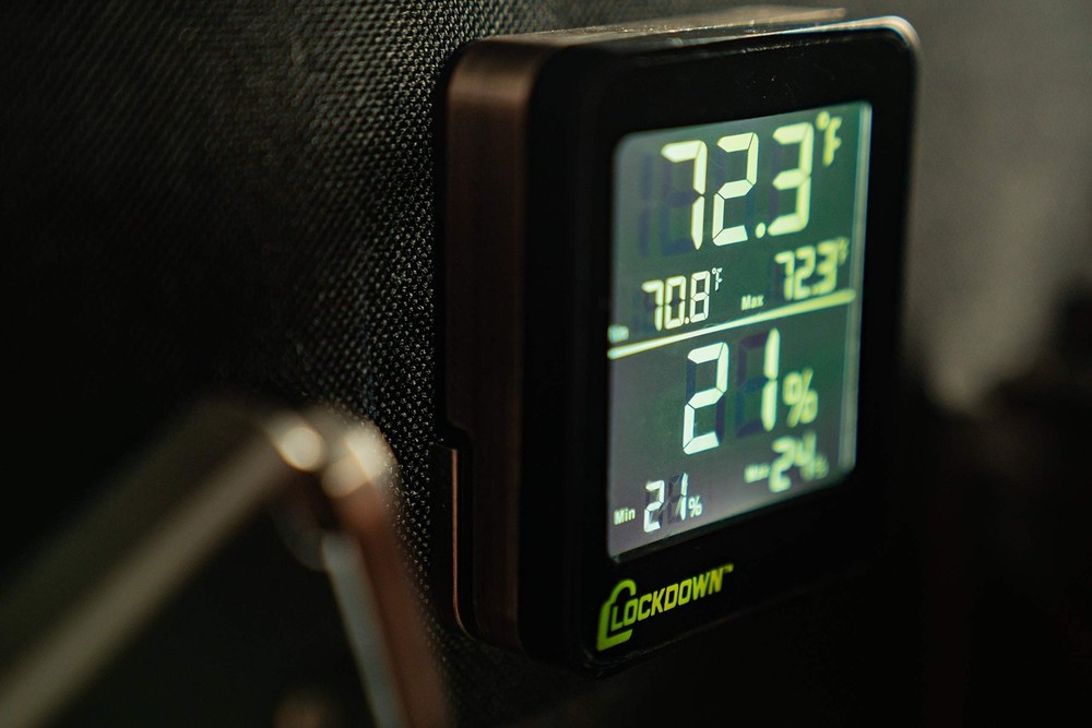 LOCKDOWN Digital Hygrometer with Convenient Design, Backlit Screen and Min/Ma...