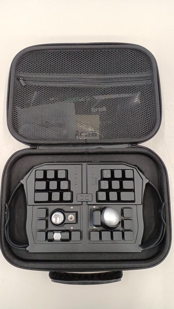 Transformable Keyboard Model GRABSHELL DOTBRAVO