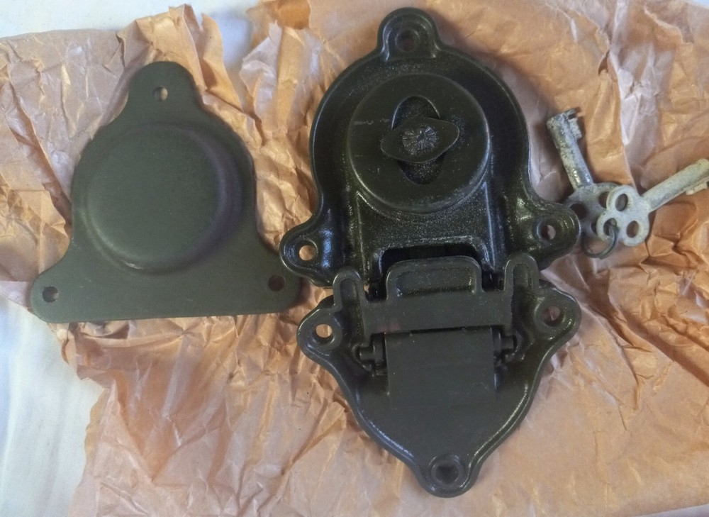 1943 Yale & Towne MFG. Military Locker Trunk Lock w/ Keys Rivets + Box