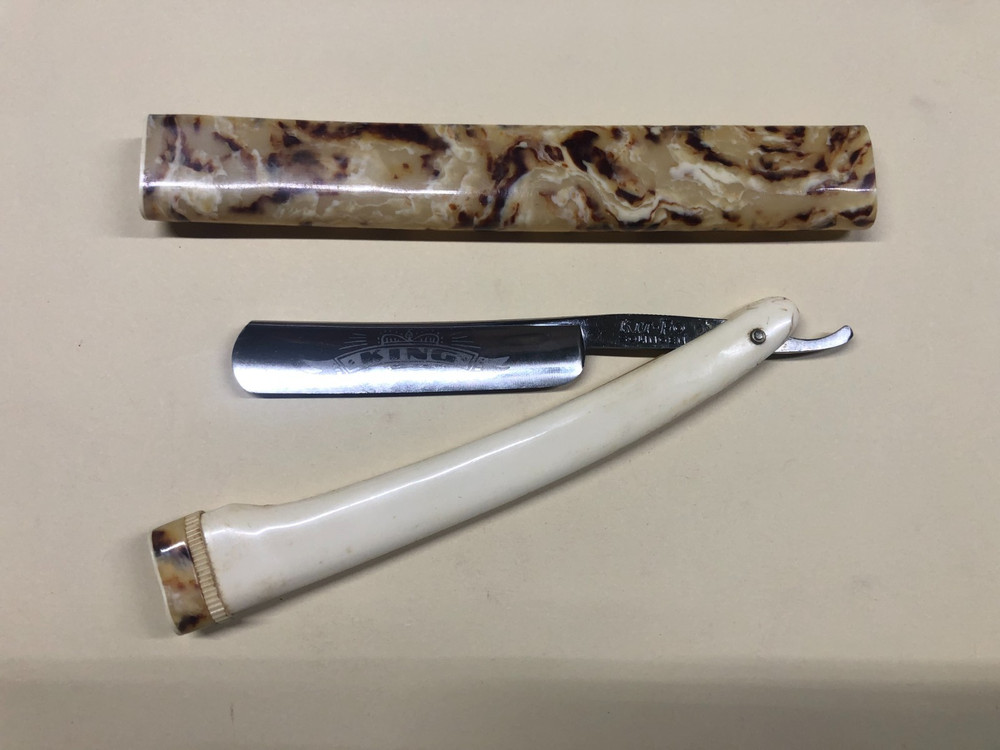 RAZOR  KIT-FO  KING  Solingen  with  matching case          (M1896)