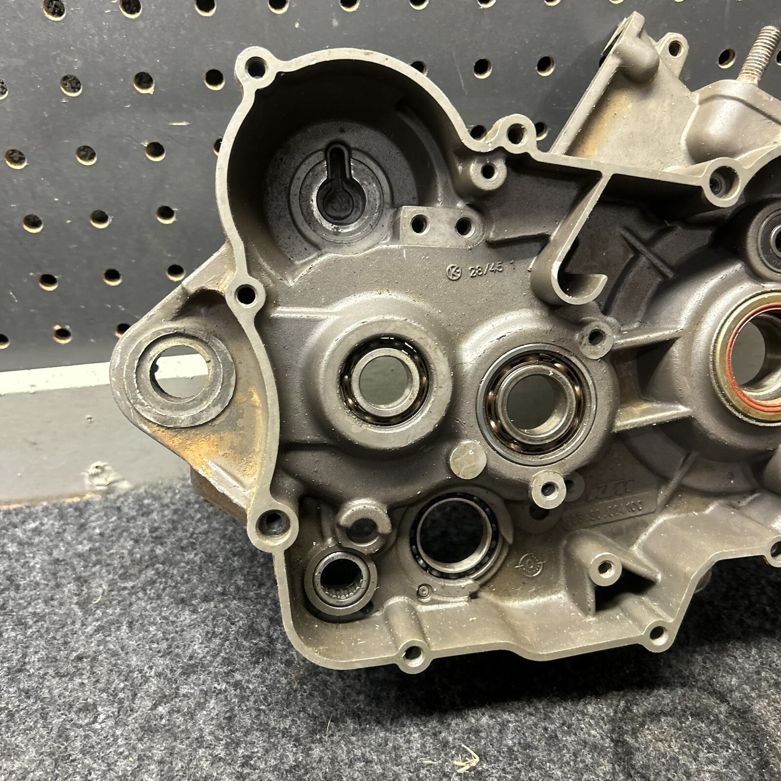 125 EXC SX CENTER ENGINE CASE KTM 2004 - 2014 CRANKCASE 52330103300R