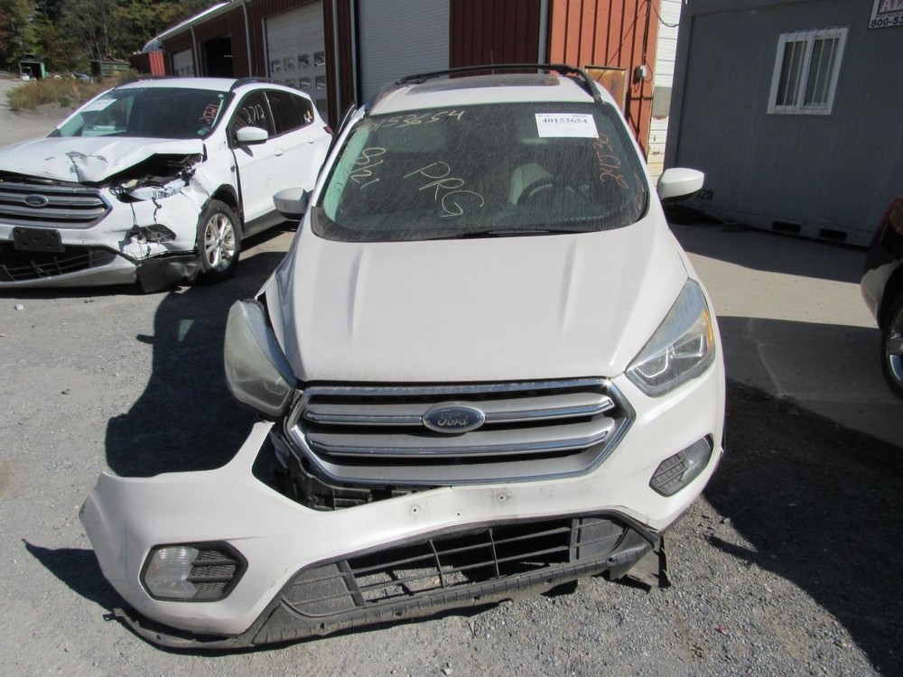 ESCAPE 2017 Glove Box 1000860