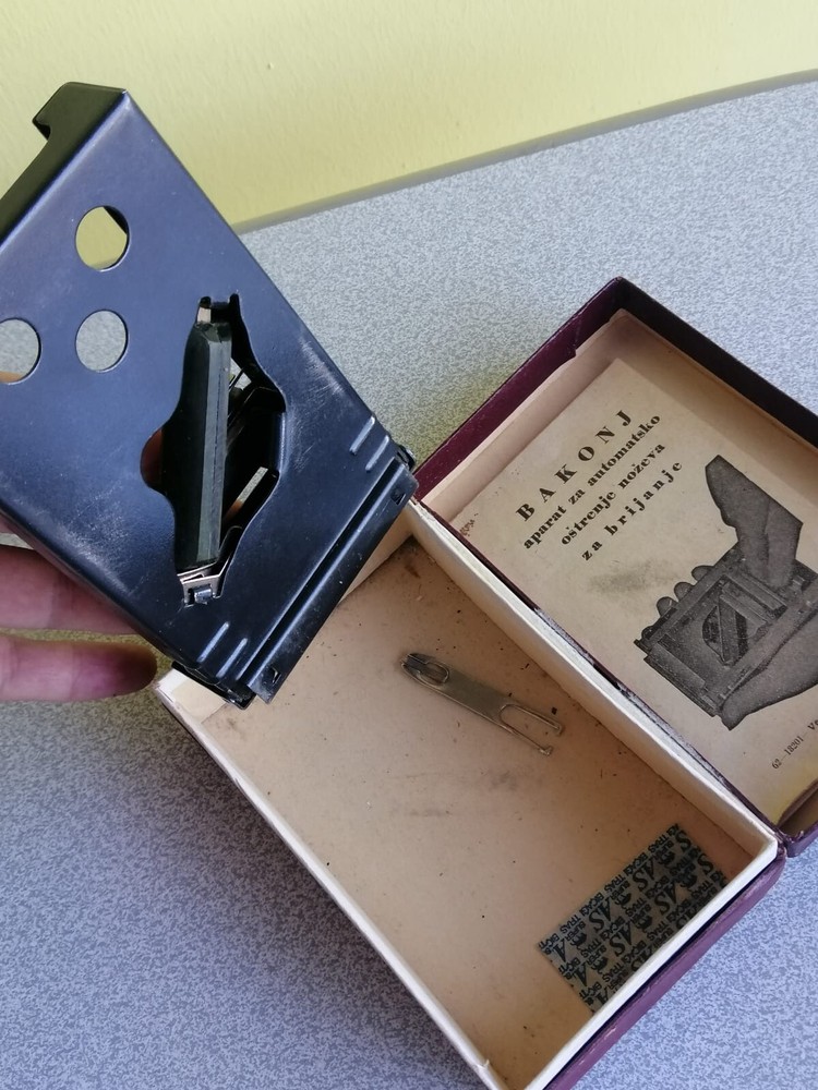 Antique razor sharpening tool /antique razor/razor