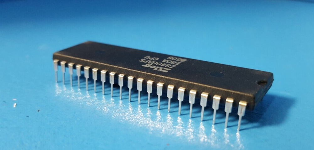 (2 PCs) RISC Microprocessor, Z8400A, ZILOG, 8-BIT, 4MHz
