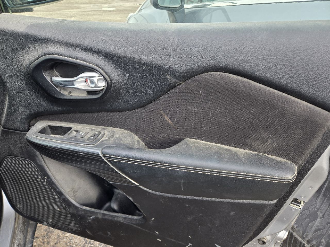 2015 Jeep Cherokee Radio Receiver 5" Display Screen w/o Satellite Radio