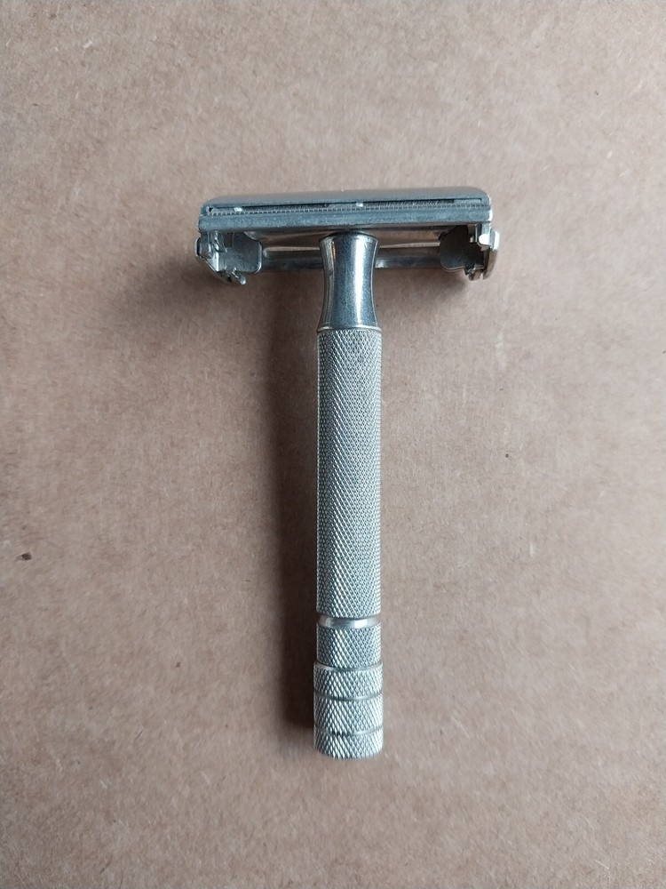 Vintage 1950 Gillette Super Speed Safety Razor Notched Post No Date Code
