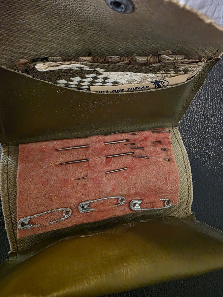 ORIGINAL WWII US ARMY INFANTRY RED CROSS SEWING KIIT W/ CONTENTS