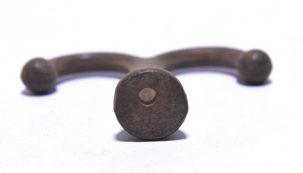 2 MATCHING METAL UNDERMOUNT HAT OR COAT HOOKS UNDERMOUNT