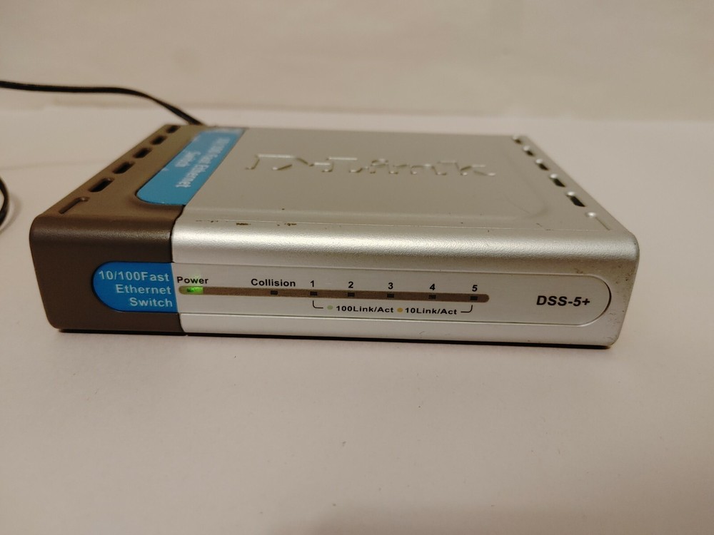 D-Link DSS 5 Plus (DSS-5+) Fast Ethernet Switch - 5 ports