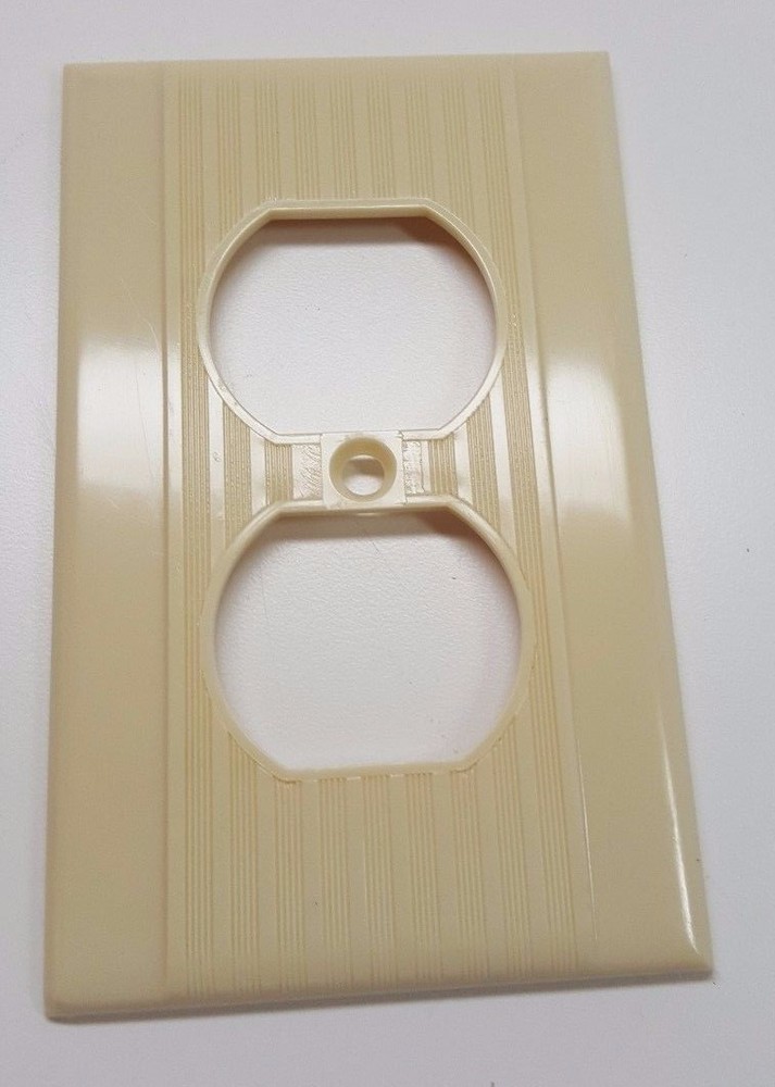 Vintage Ivory Duplex Receptacle Plates (Qty. 10)
