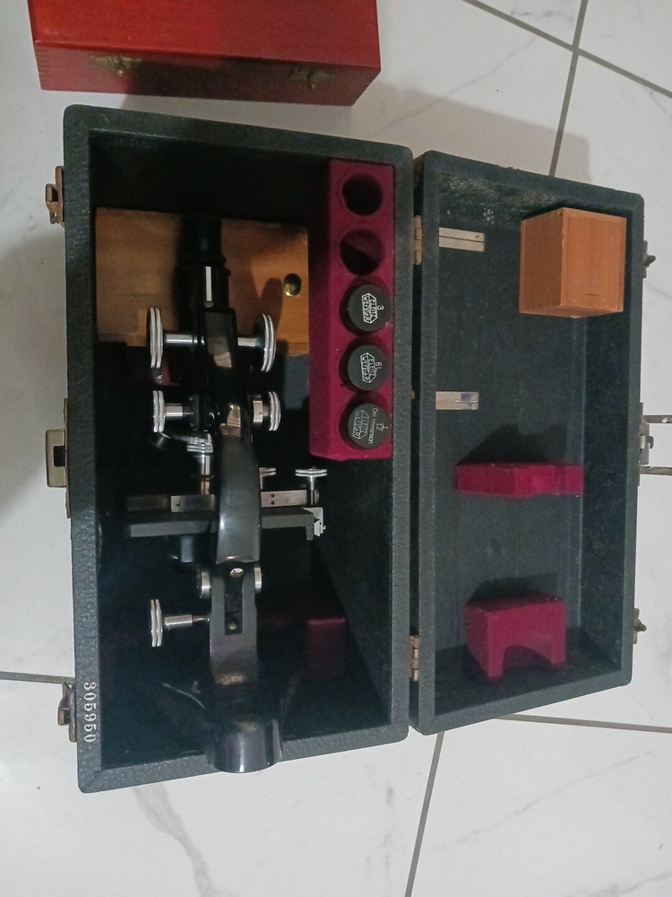 Vintage 1938 E. Leith Microscope Complete