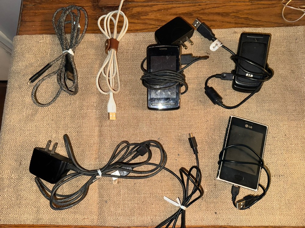 Cellphones For Parts Plus Mixed Accessory Lot