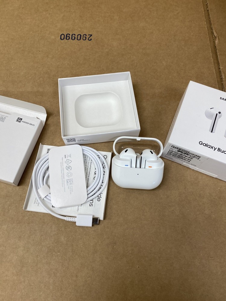 Samsung Galaxy Buds3 SM-R530 True Wireless Bluetooth Earbuds WHITE