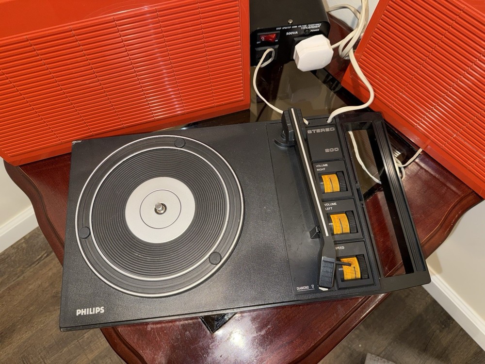 Philips 22 AF 200 Portable Turntable - Working