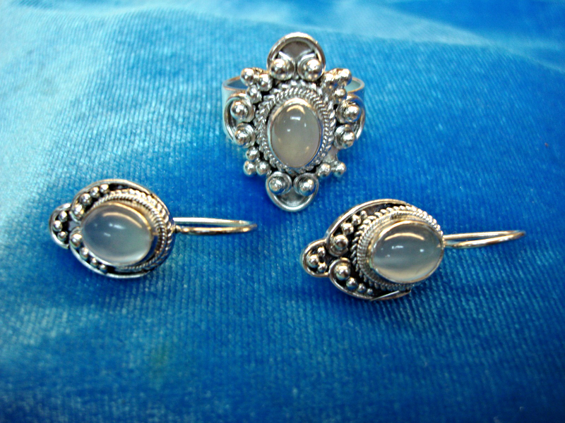 MOONSTONE RING & EARRING SET - SET IN STERLING SILVER - VERY ATTRACTIVE SET