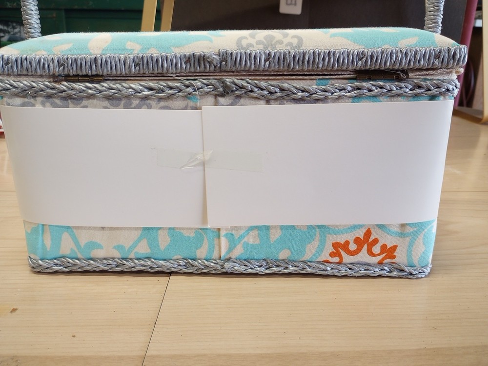 Sewing Basket Sewing Kit, Needles, Thread, Pins, Scissors New Read Description