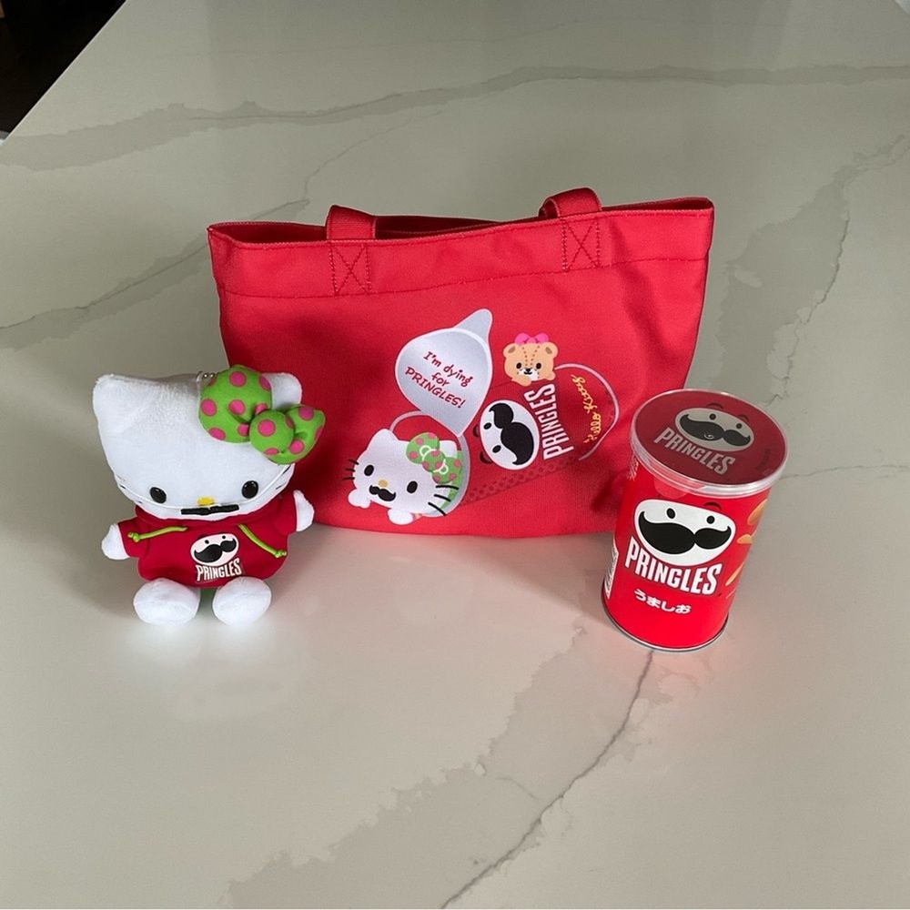 Hello kitty x pringles party pack