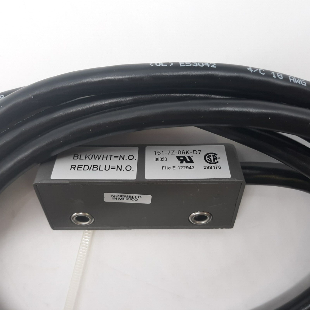 GE Security 151-7Z-06K-D7 Non-Contact Interlock/Position Switch