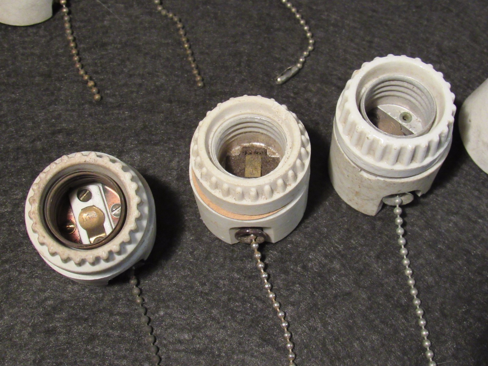 1 Antique Medium Base Two Piece Screw Top Switched Porcelain Light Socket Switch