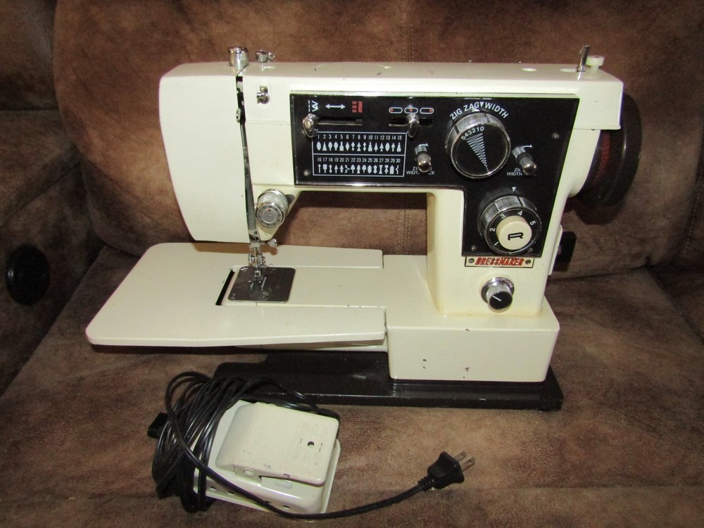 VINTAGE DRESSMAKER 1875 SEWING MACHINE