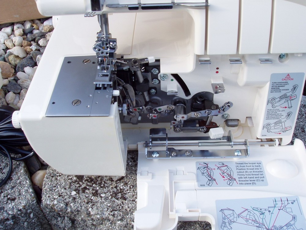 SINGER QUANTUM LOCK 14T967DC 5-THREAD OVERLOACK SERGER SEWING MACHINE EXCELLENT