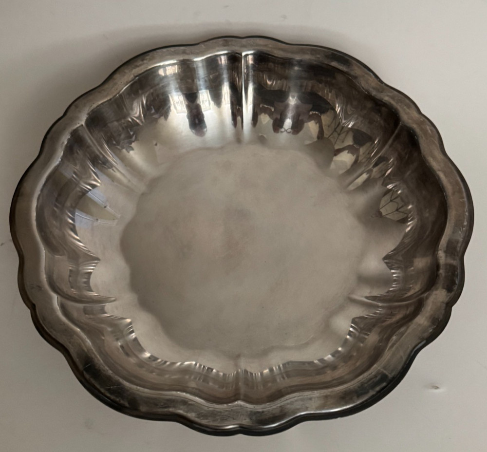 WM A ROGERS Silverplate Set 2 Scalloped Shell Serving Bowls 9.5" Vintage