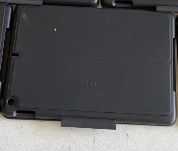 Logitech Slim Folio Keyboard Case for iPad 7th 8th 9th Generation Graphite